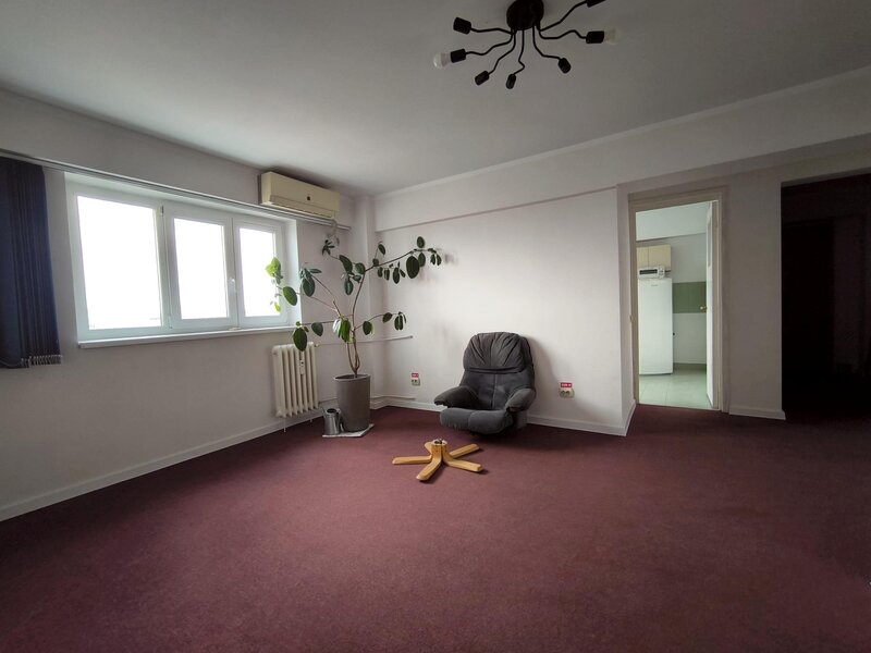 Mihai Bravu, Obor apartament 4 camere nemobilat, ideal activitate birou