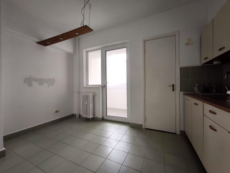 Mihai Bravu, Obor apartament 4 camere nemobilat, ideal activitate birou